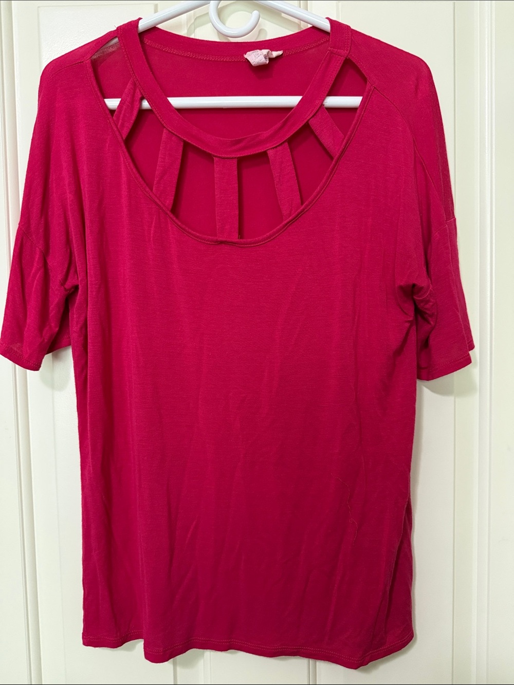 Women's Hot Pink Strappy Neckline Short Sleeve Top, Size Large